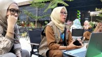 Kepala Badan Penanggulangan Bencana Daerah Kotamobagu, Asriyanti ketika mempresentasikan I-Mapalus.(Foto: ist)